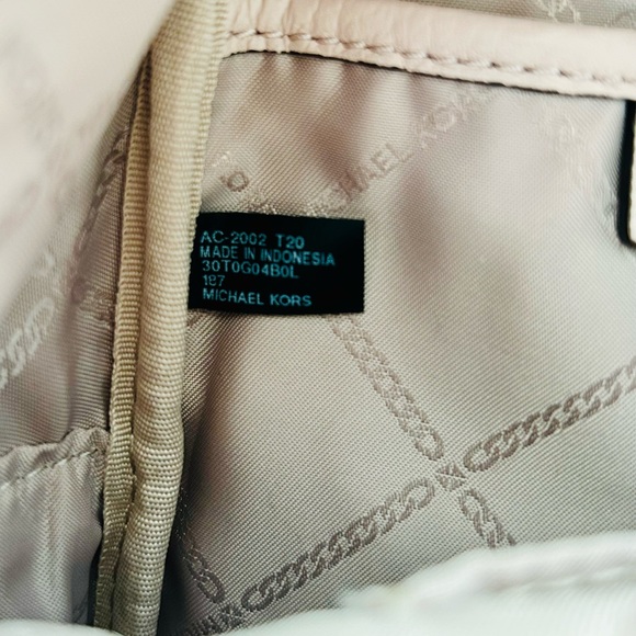 MICHAEL KORS
RARE Slater MINI Pebbled Leather Convertible Backpack - Picture 7 of 11